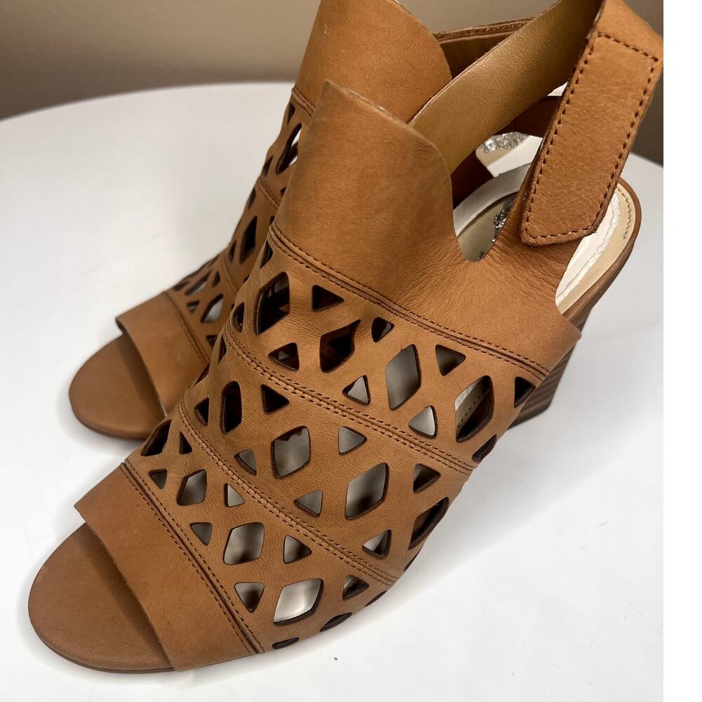 NWOT Vince Camuto Deverly Cutout Nubuck Heeled Sandals 8.5 - Picture 5 of 7